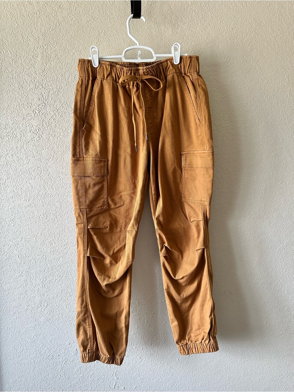 CAbi Men's Cargo Joggers in Caramel Brown